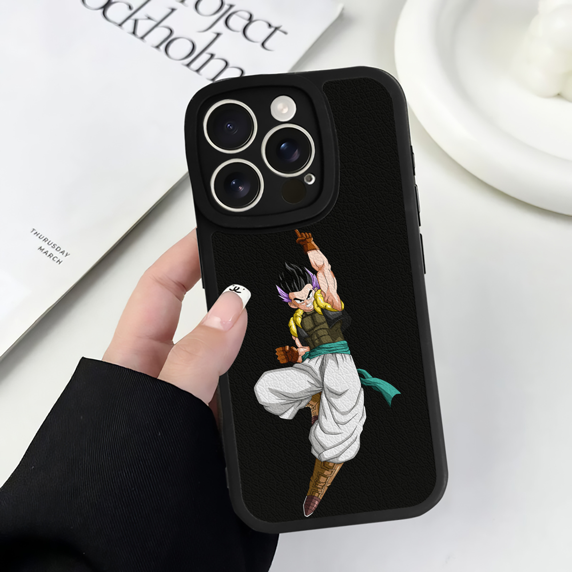 （画像用） ドラゴンボール 孫 悟飯（そんごはん）DRAGON BALL Son Gohan 【iPhone 16シリーズ対応】シリコンスマホケース（レザー調） 材質：シリコン